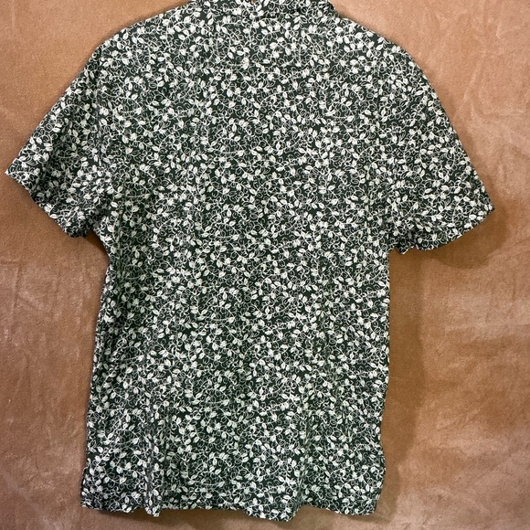 Express Green and White Casual Button Down Shirt - Picture 4 of 7